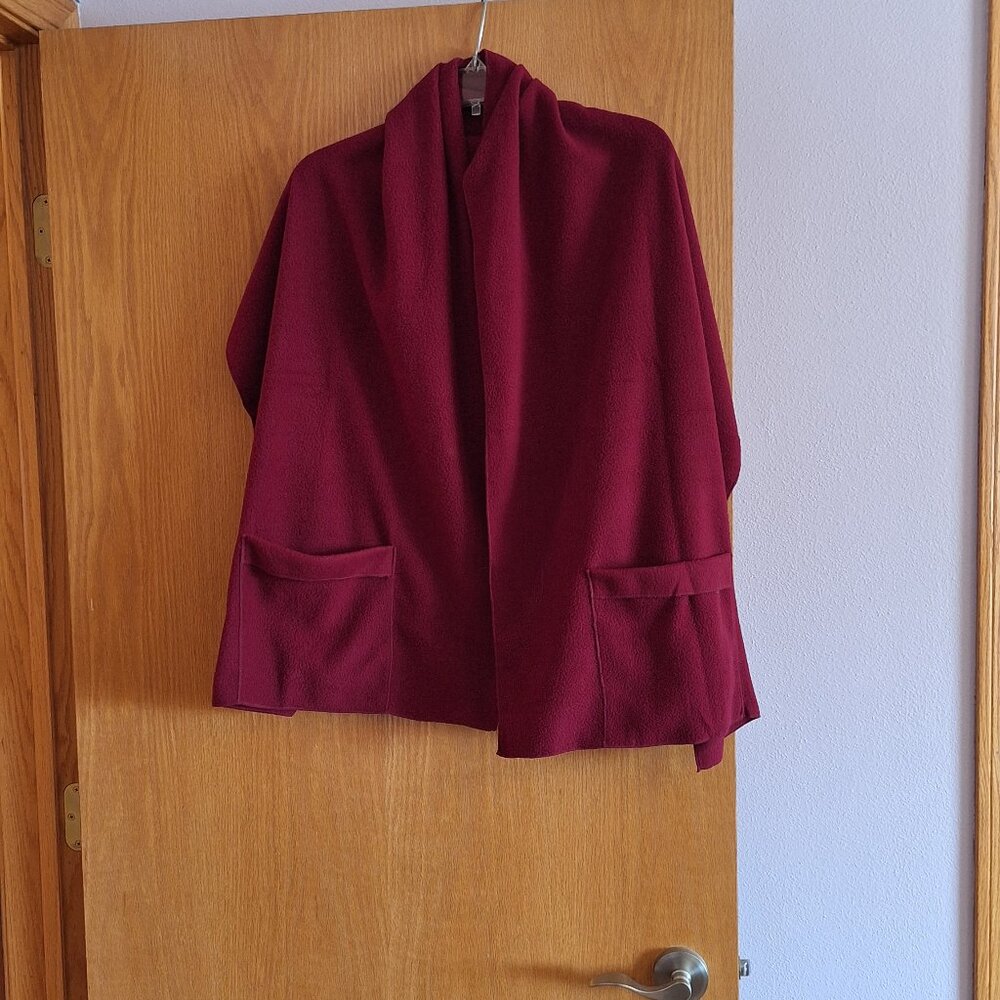 Woman's Fleece Scarf - with Pockets!